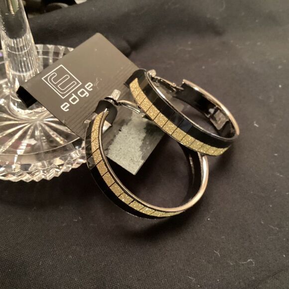 NWT. Black and Gold Hoop Earrings - Picture 1 of 5